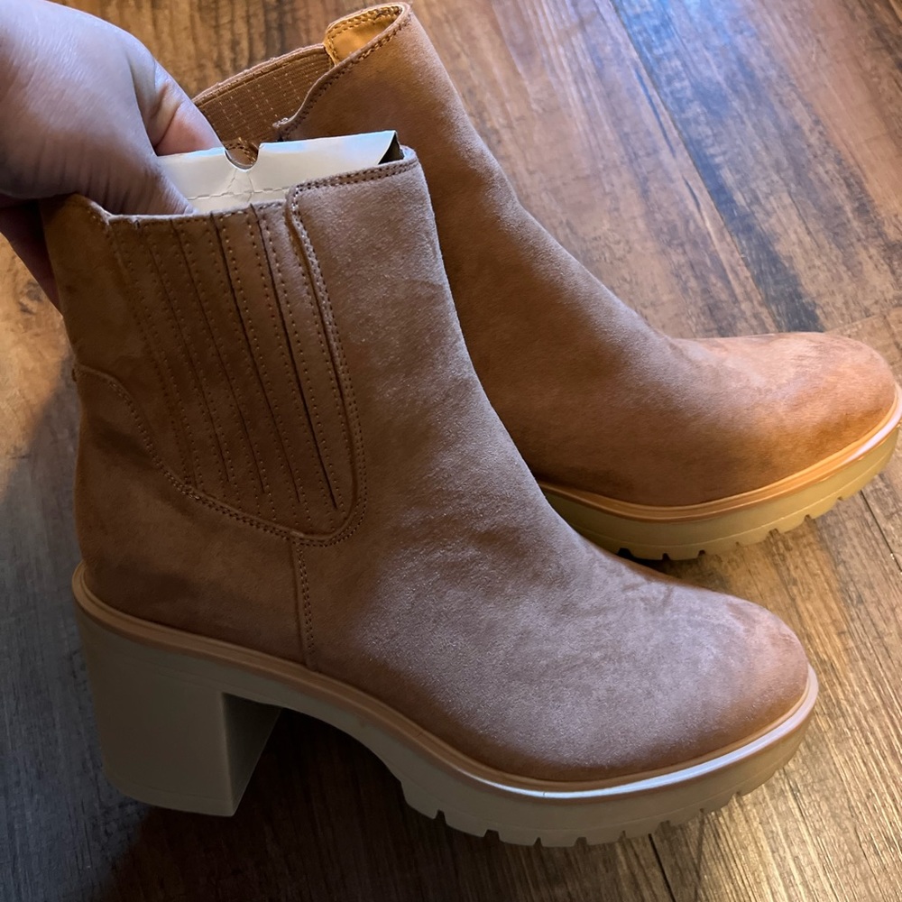 Stylish 3” block heel, stylish and comfortable!
